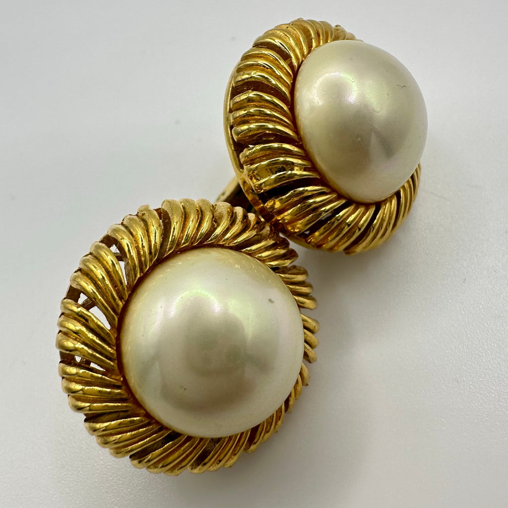 Majorica vintage gold tone white faux pearls round domed clip on earrings