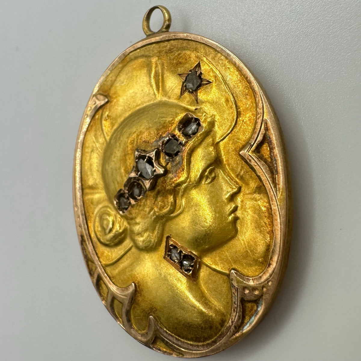 Antique Art Nouveau solid 18kt gold rose cut natural diamonds cameo pendant
