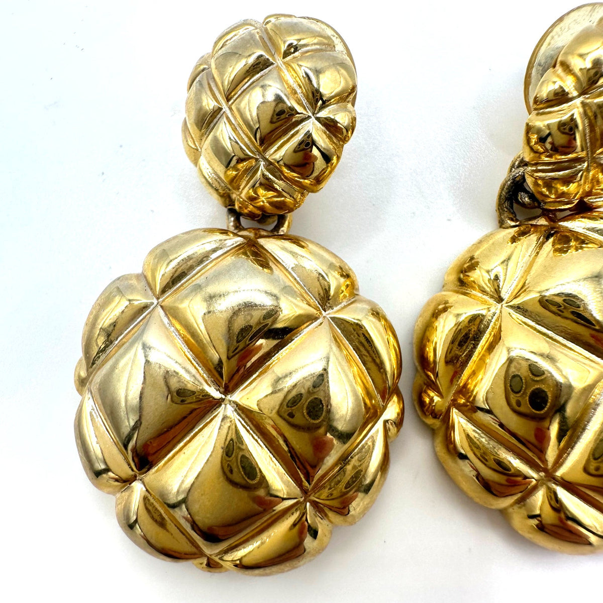 Vintage 1980s 1990s gold tone puffed circular discs dangle drop post earrings