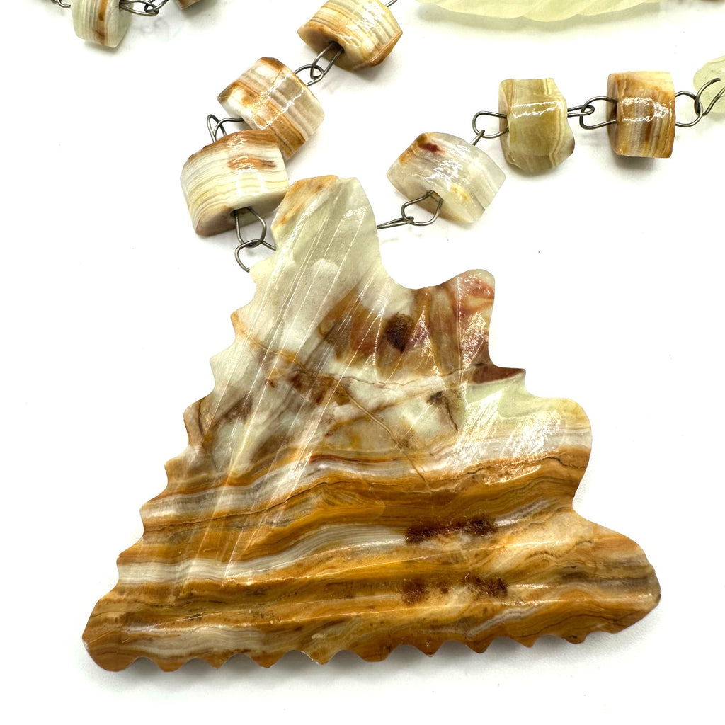 Vintage carved Mexican honey onyx agate arrowhead pendant beaded 30” necklace