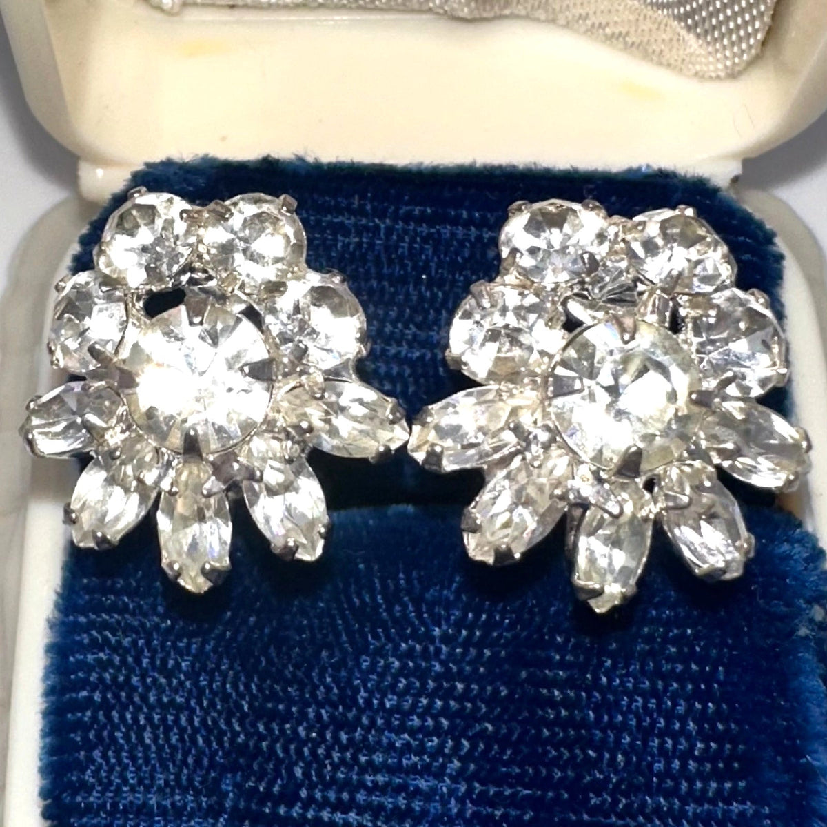 Vintage silver tone rhodium clear glass rhinestones cluster clip on earrings