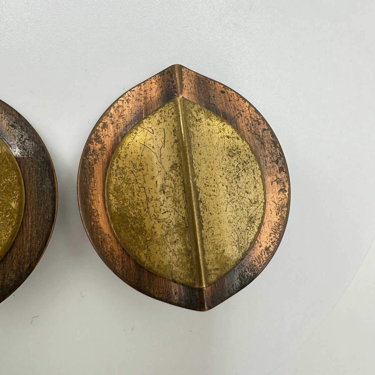 Vintage 1940s modernist solid copper brass round bent discs clip on earrings
