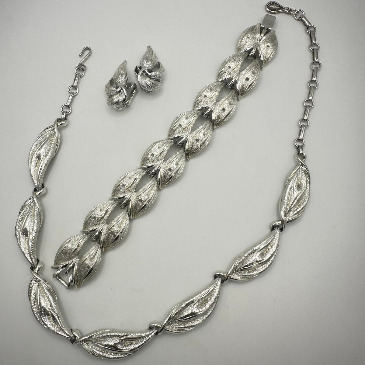 Coro Pegasus vintage silver tone leaf leaves necklace bracelet clip on earrings