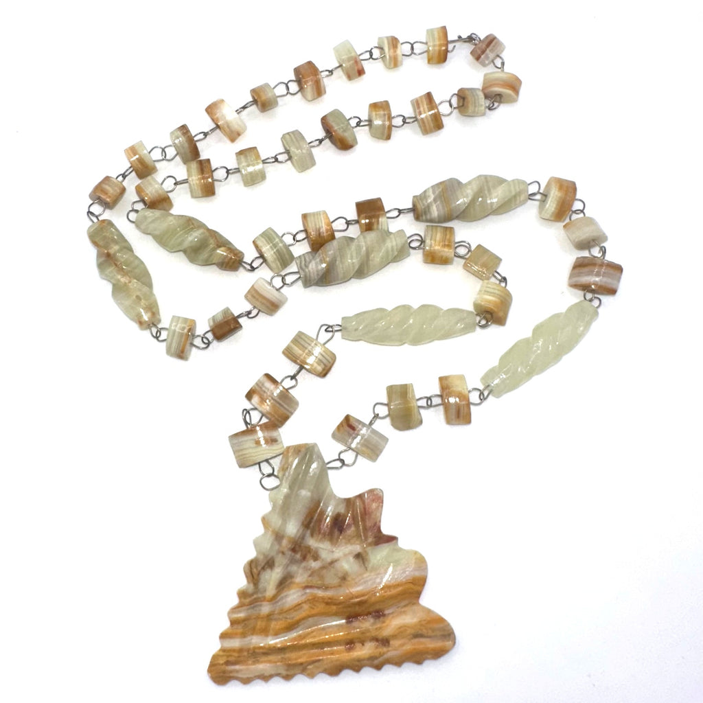 Vintage carved Mexican honey onyx agate arrowhead pendant beaded 30” necklace