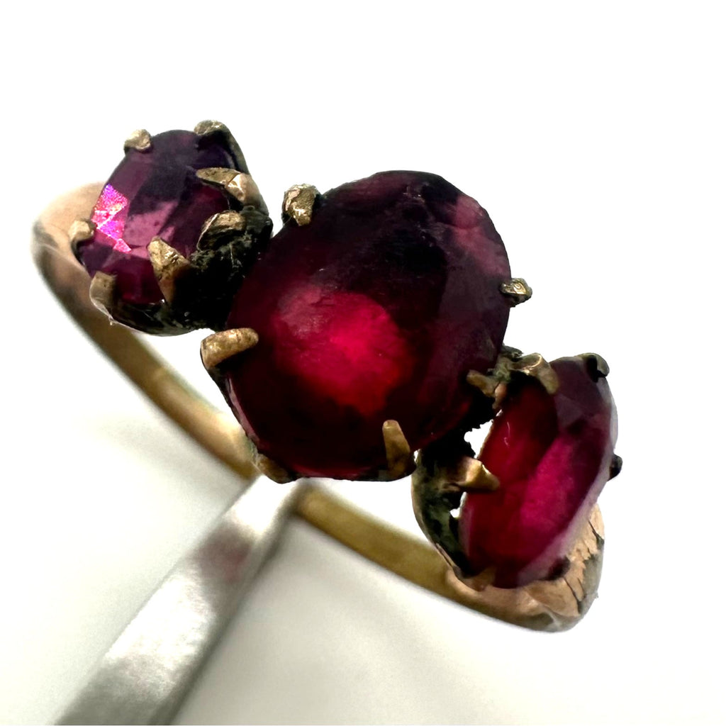 Antique Edwardian Victorian gold filled 3 stone red paste rhinestones ring 5