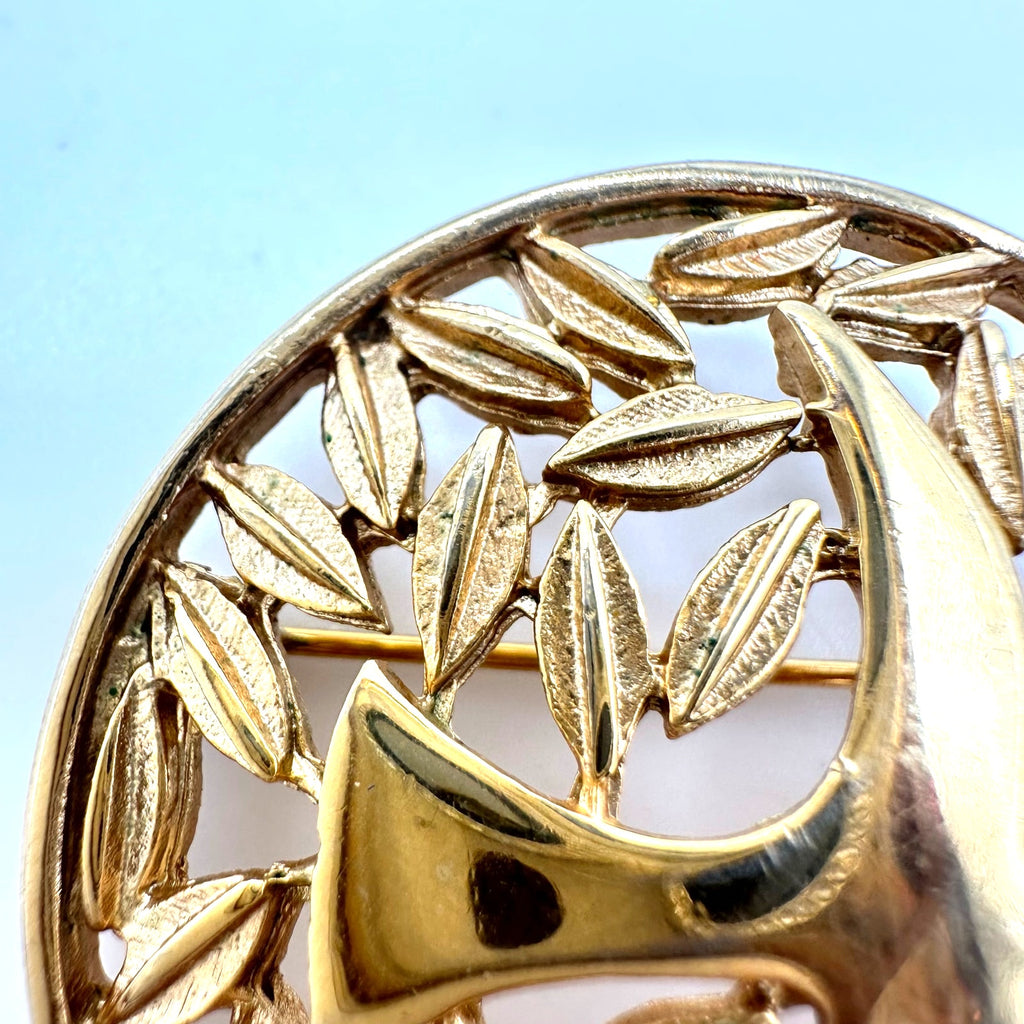 Michele Lynn signed vintage gold tone dove bird leaves round circular brooch