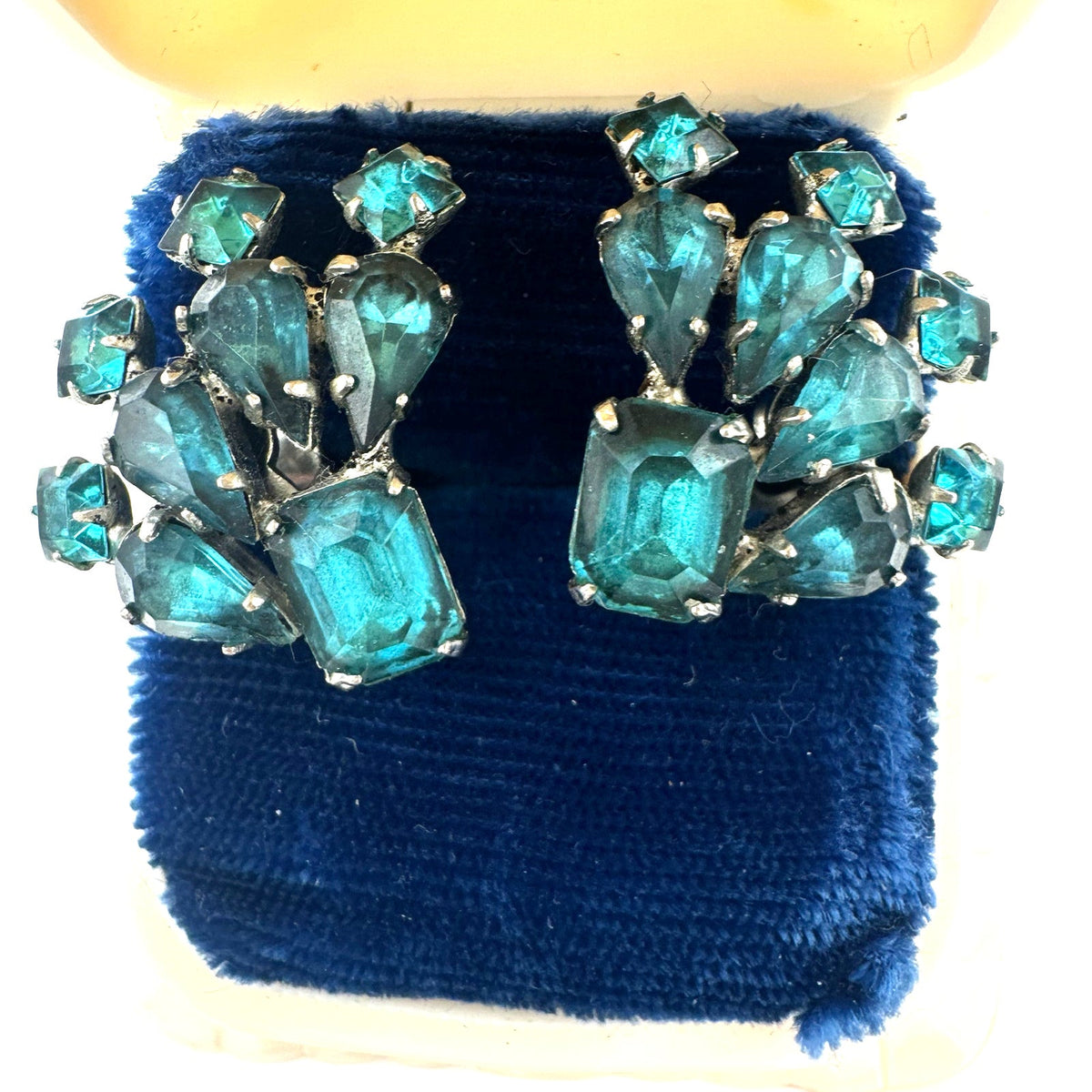1940s vintage aqua blue Czech glass rhinestones silver tone screw back earrings
