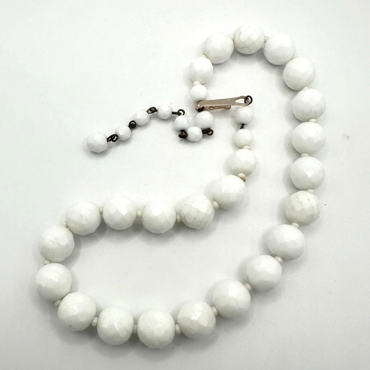 Vintage faceted white milk glass 12mm beads beaded gold tone adjustable necklace