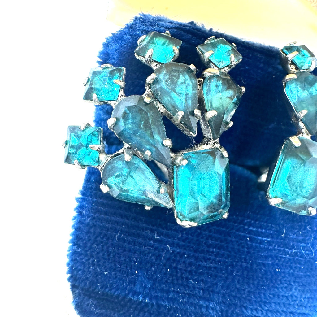 1940s vintage aqua blue Czech glass rhinestones silver tone screw back earrings