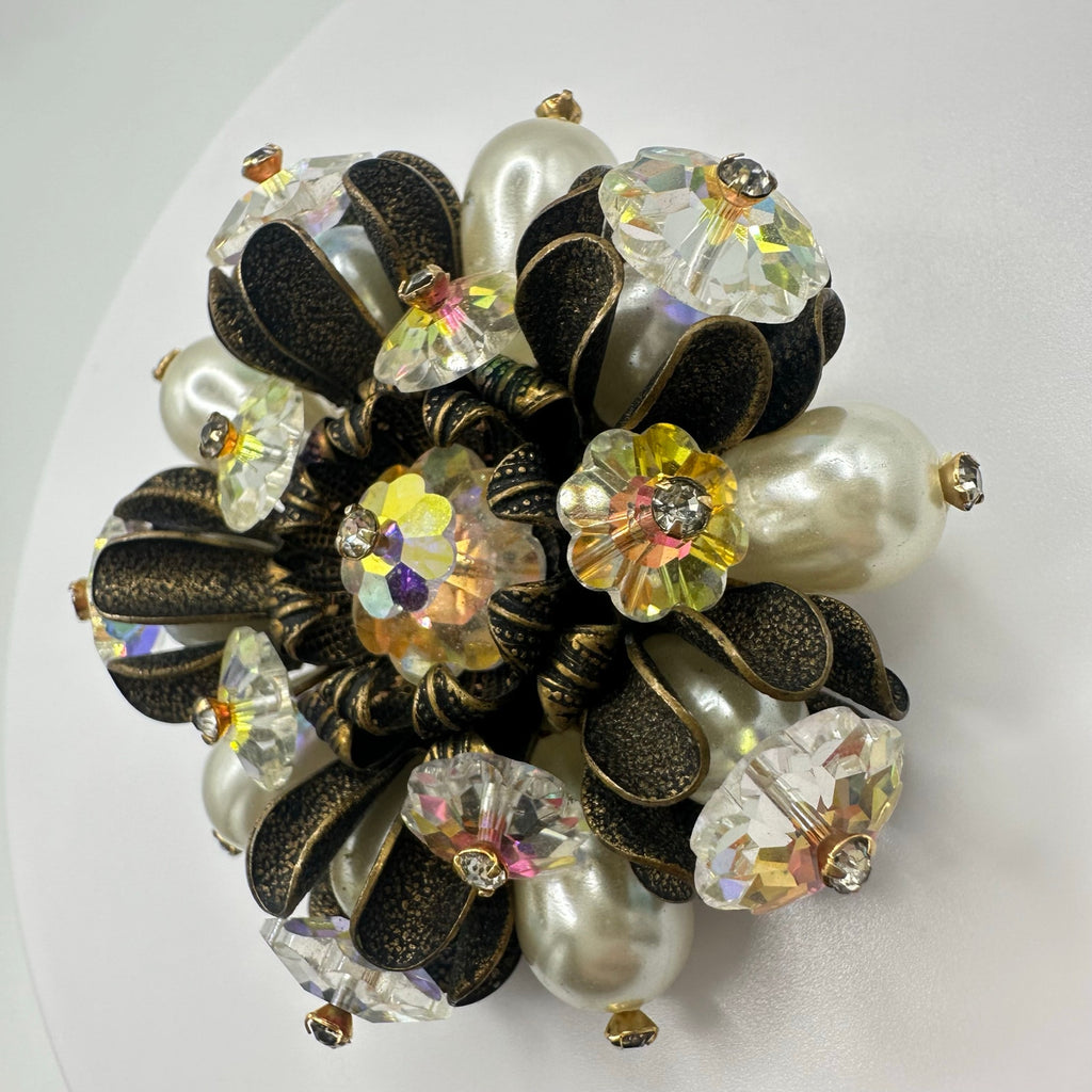 Unsigned Schiaparelli gold tone aurora borealis AB margarita faux pearls brooch