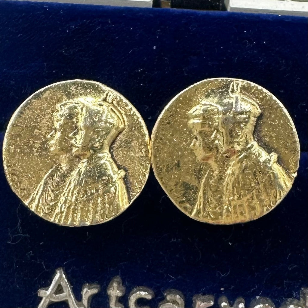 Vintage gold tone double cameos king queen coins screw back earrings