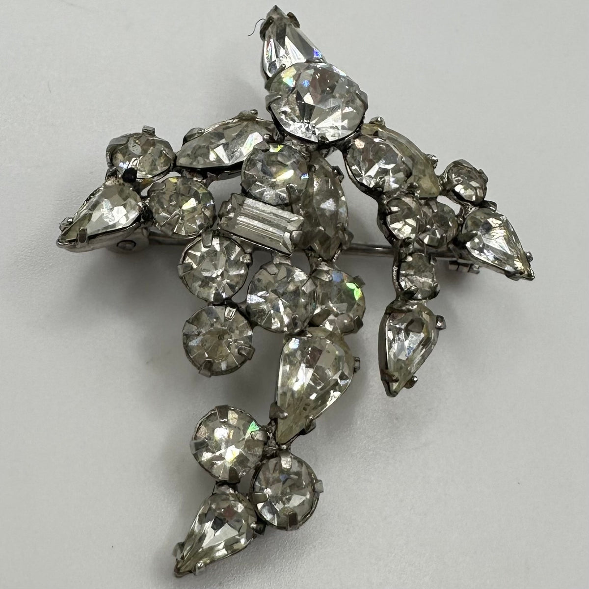 1940s 1950s vintage silver tone rhodium plated clear glass rhinestones brooch