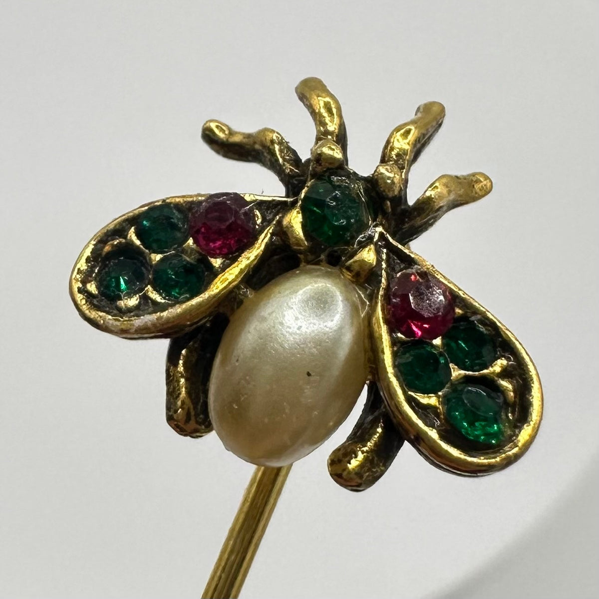 Vintage gold tone red green rhinestones faux pearl bumblebee stick pin brooch