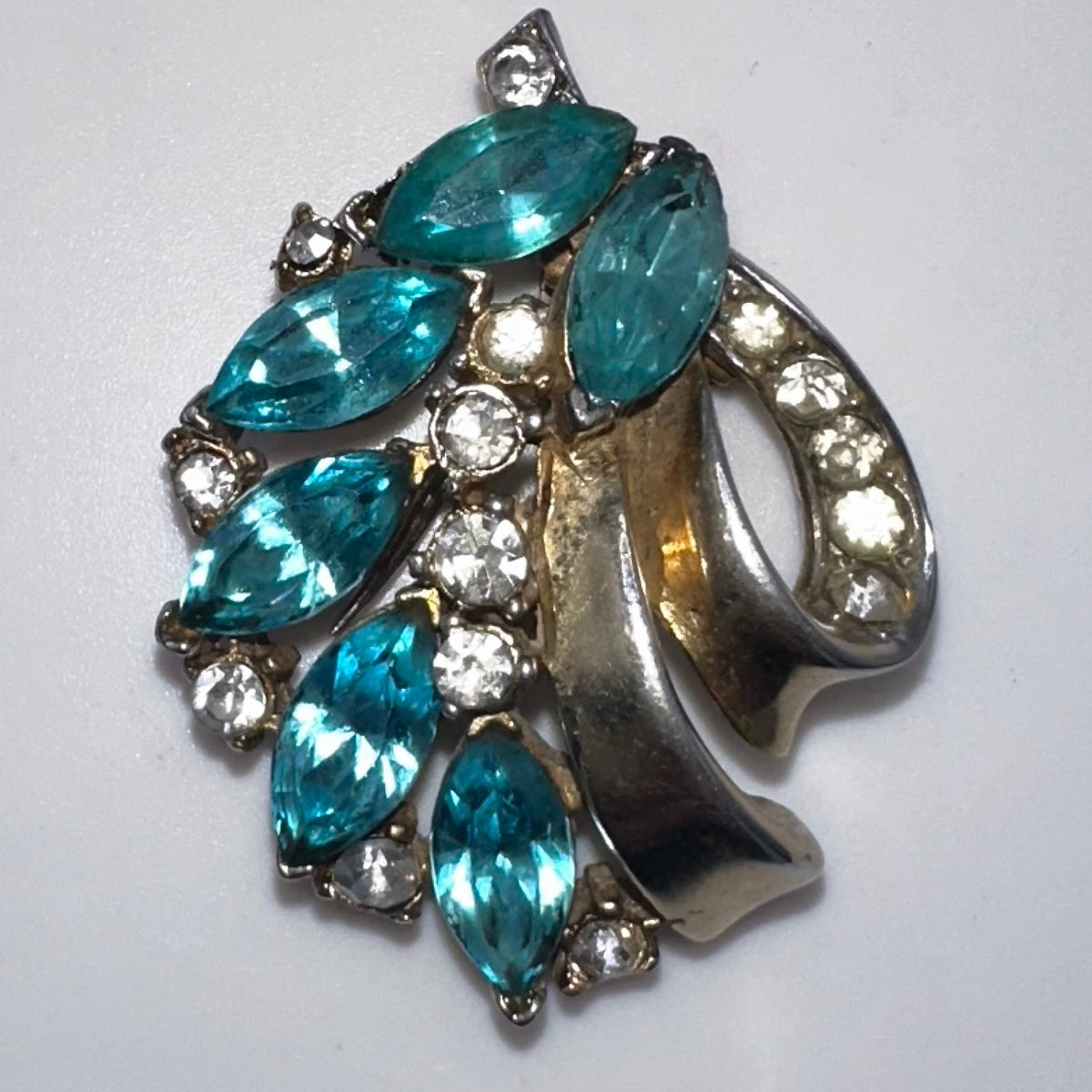 Coro Craft vintage gold tone aqua blue clear glass rhinestones dress fur clip