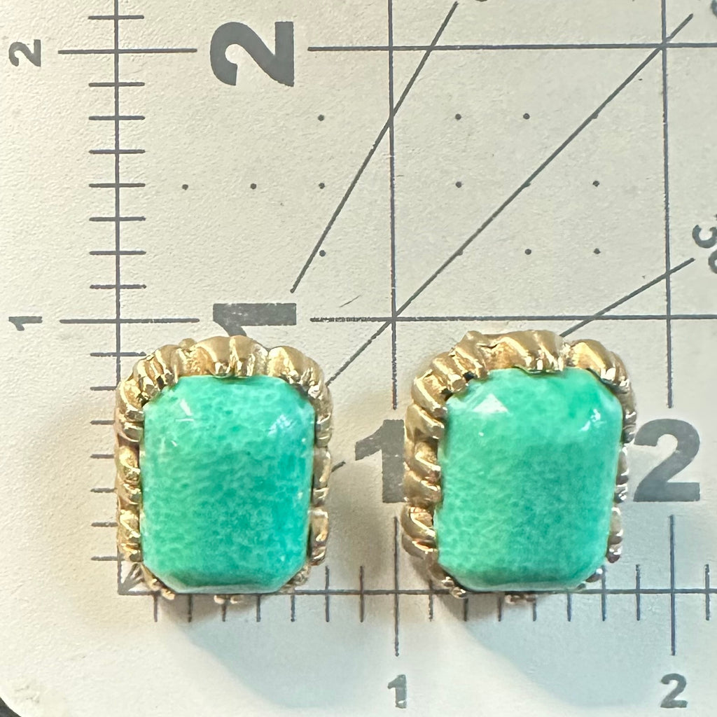 Reja 1940s vintage gold tone green swirled “Peking” art glass clip on earrings