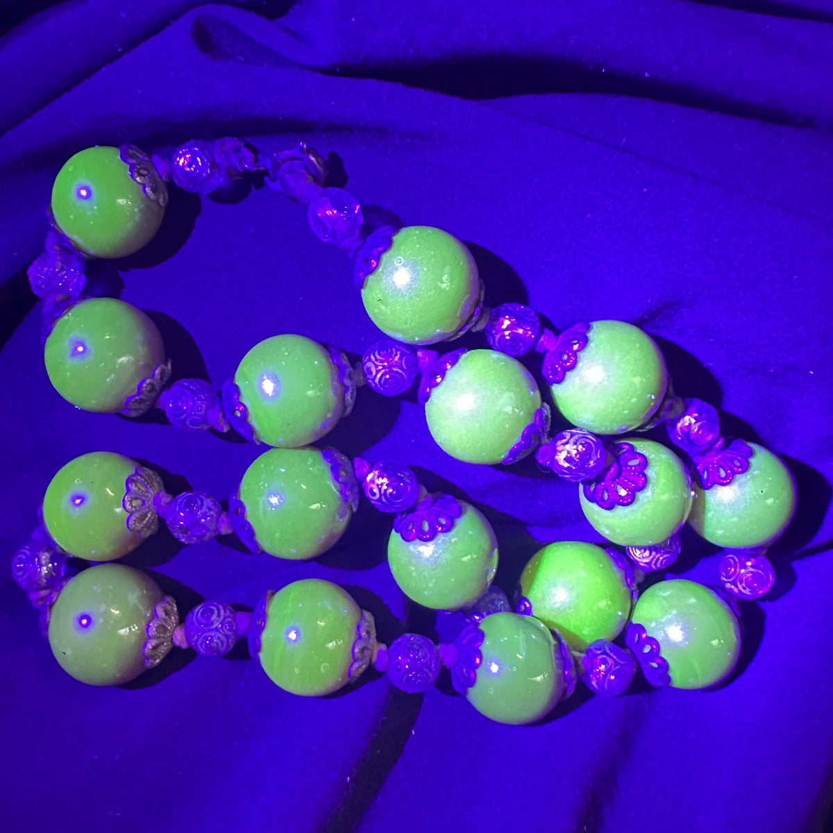 Antique 1920s 1930s Art Deco red uranium glass clear beaded gold tone necklace