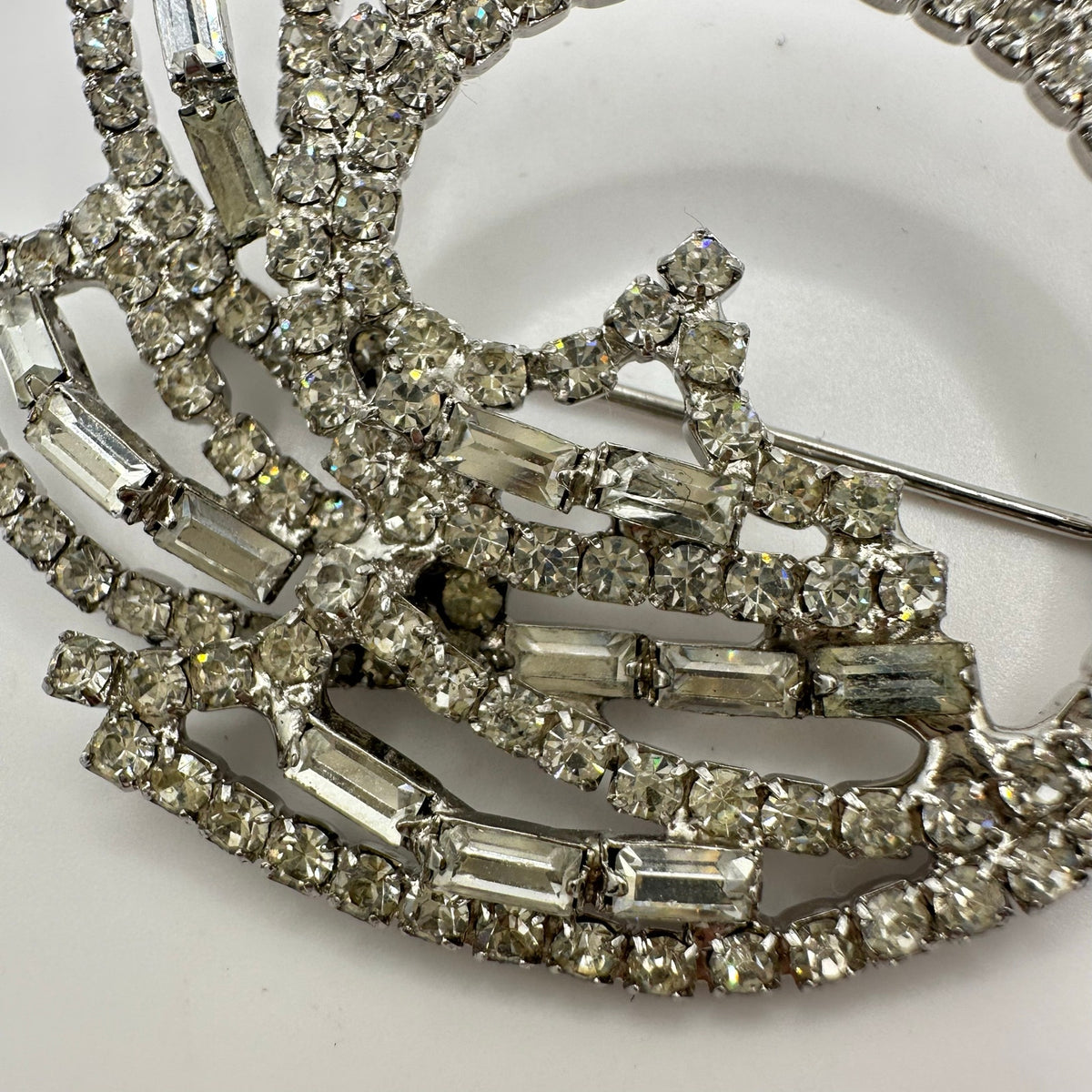 1950s vintage silver tone rhodium plated clear icy glass rhinestones brooch