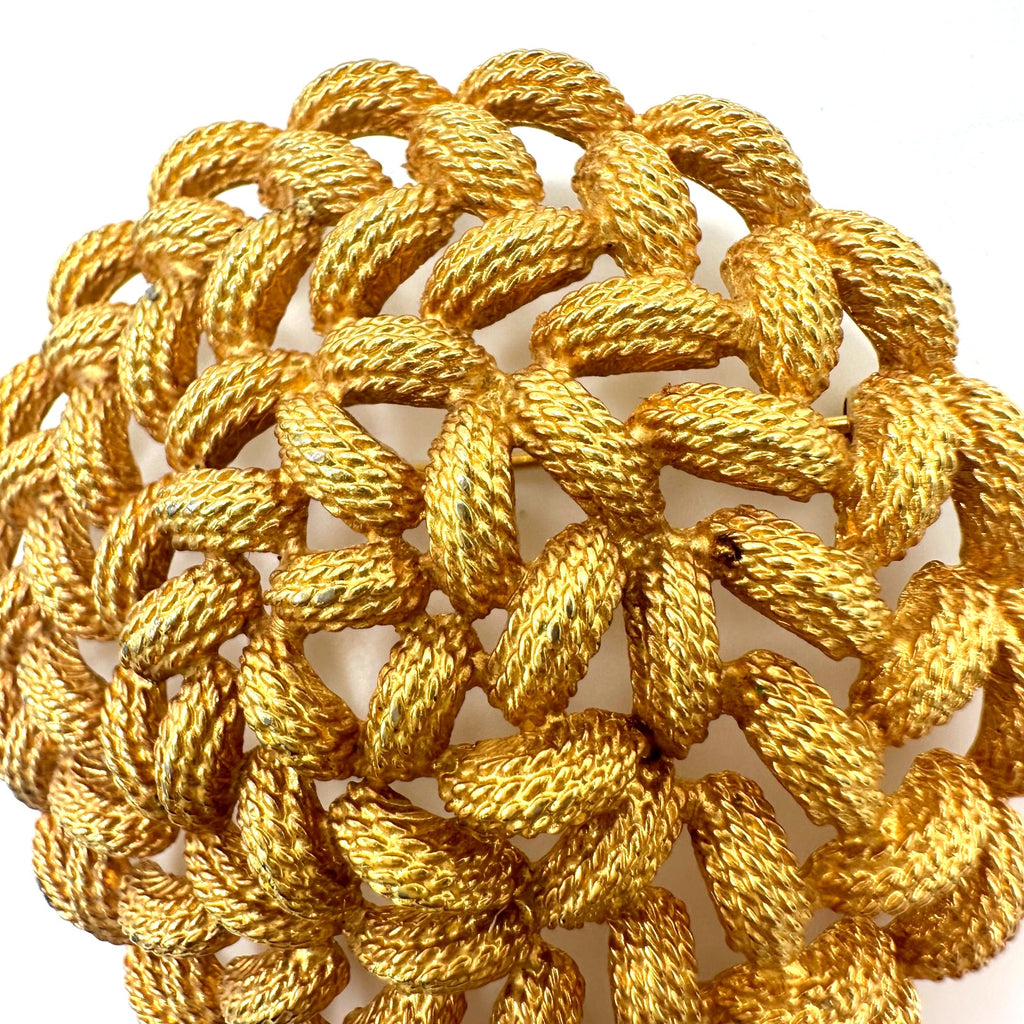 Monet vintage gold tone twisted rope round circle circular domed 3D brooch