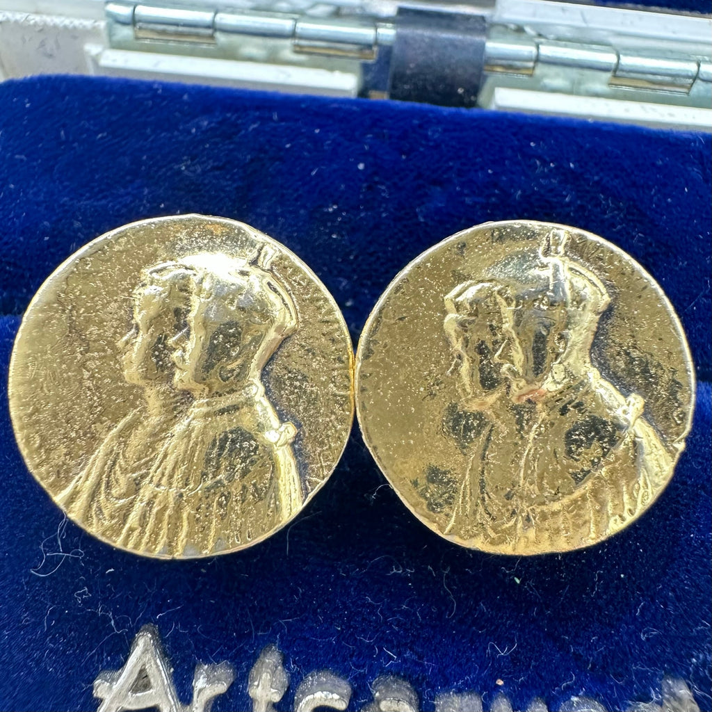 Vintage gold tone double cameos king queen coins screw back earrings