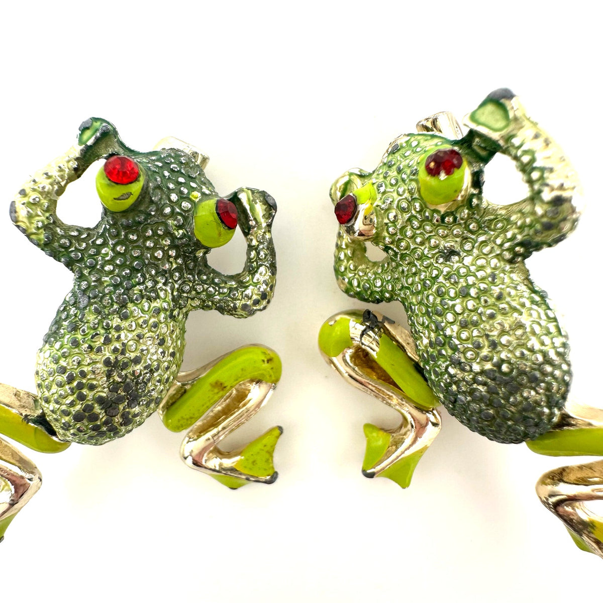 Vintage set 2 gold tone green enamel articulated frogs figural brooches