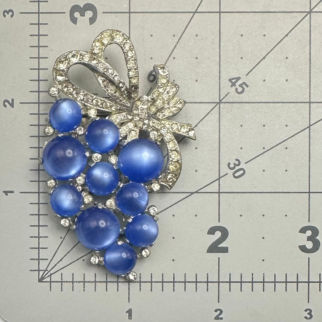 Coro 1941 silver tone blue moonglow lucite rhinestones grapes bunch brooch clip
