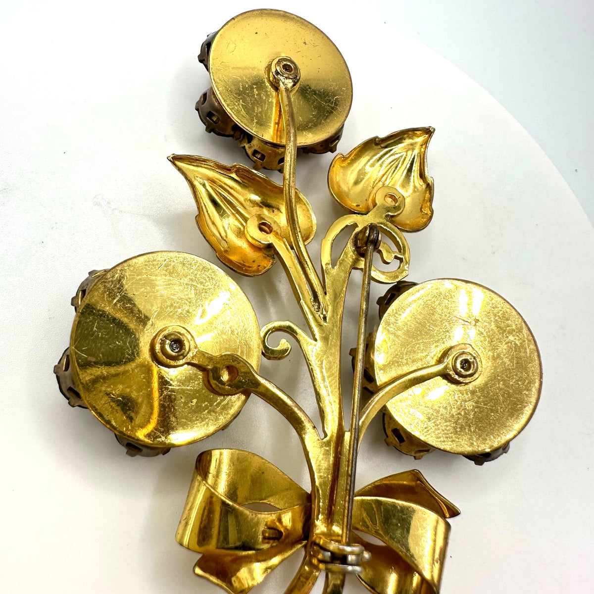 Vintage 1940 gold tone purple rhinestones large flower floral bouquet brooch