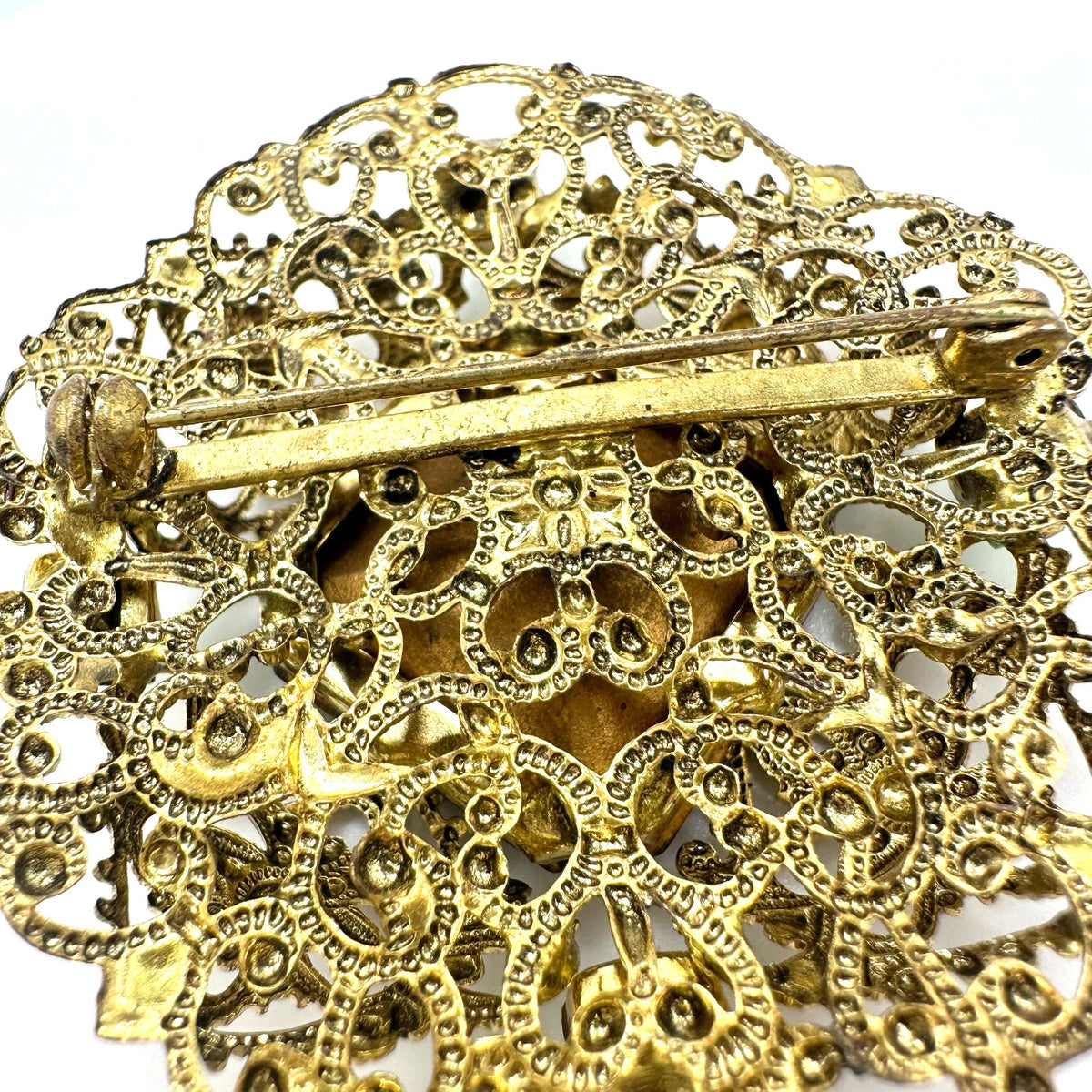 Vintage 1950s gold tone filigree massive emerald light green rhinestones brooch