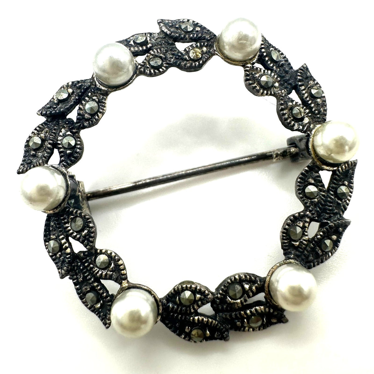 Vintage 925 sterling silver genuine marcasite faux pearls wreath leaves brooch
