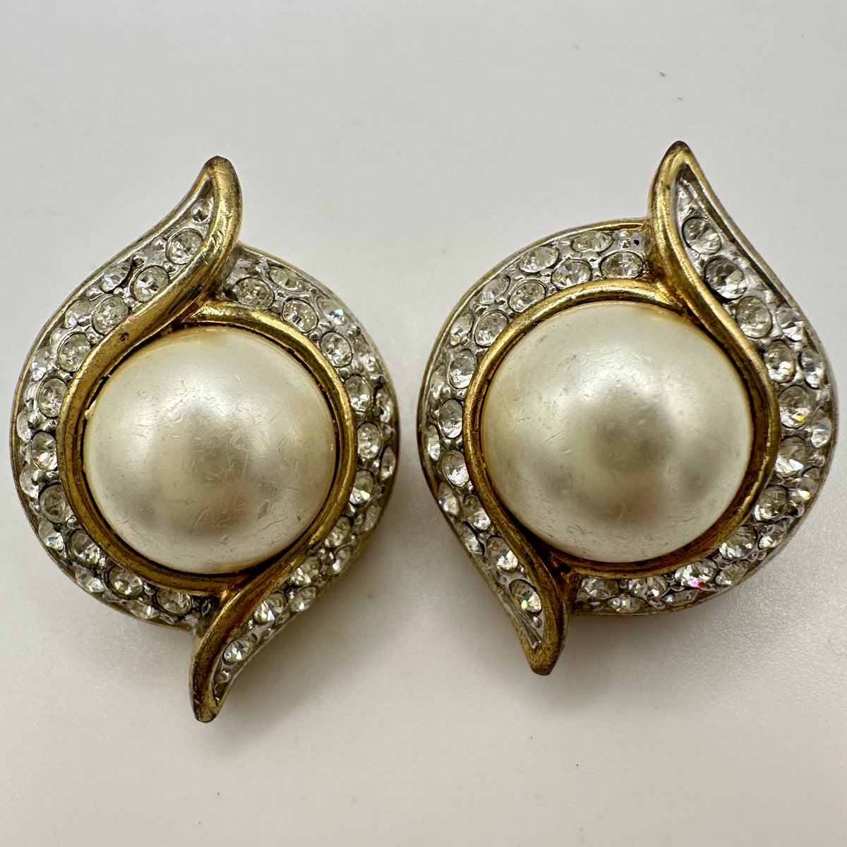 Attwood & Sawyer vintage gold tone rhinestones faux pearls clip on earrings