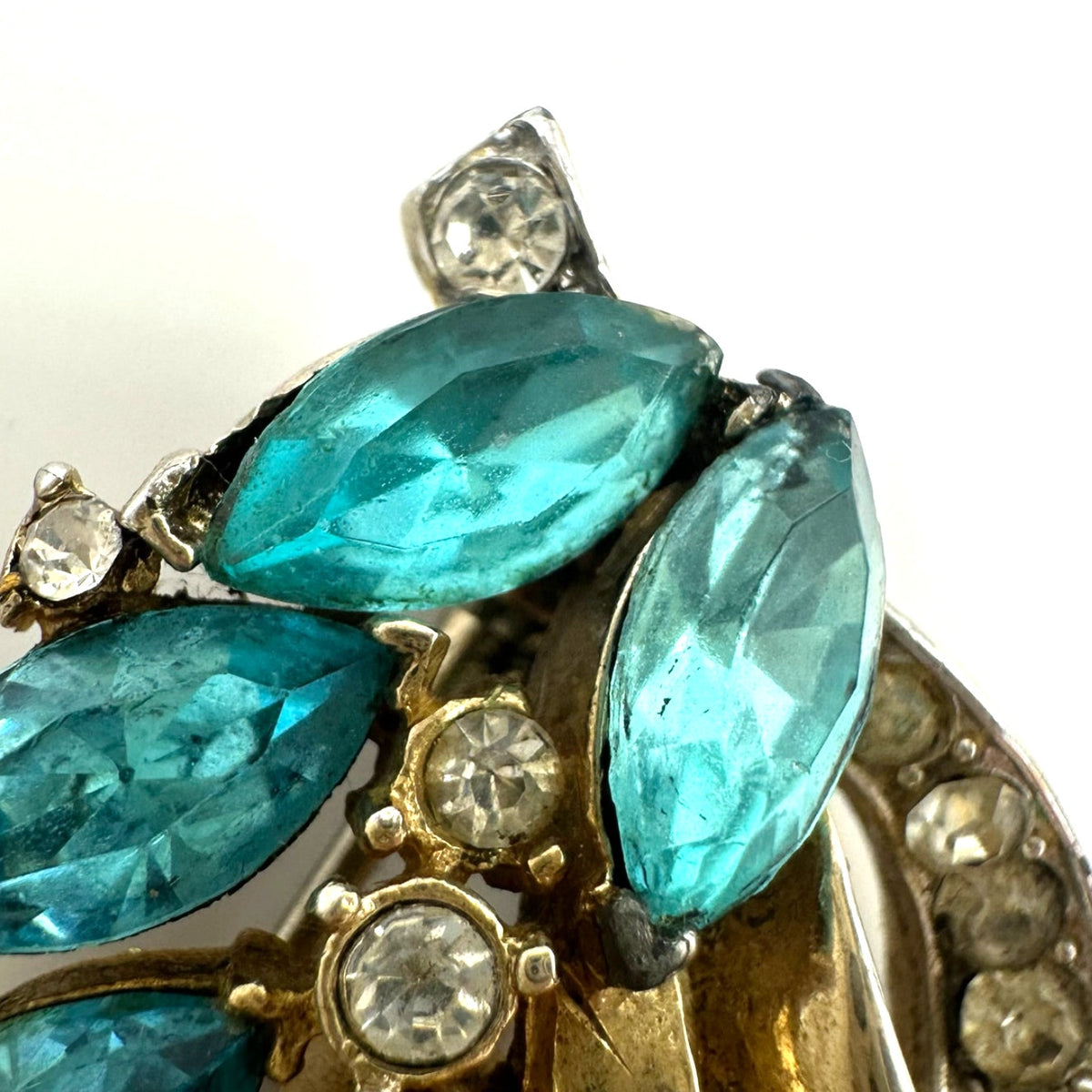Coro Craft vintage gold tone aqua blue clear glass rhinestones dress fur clip