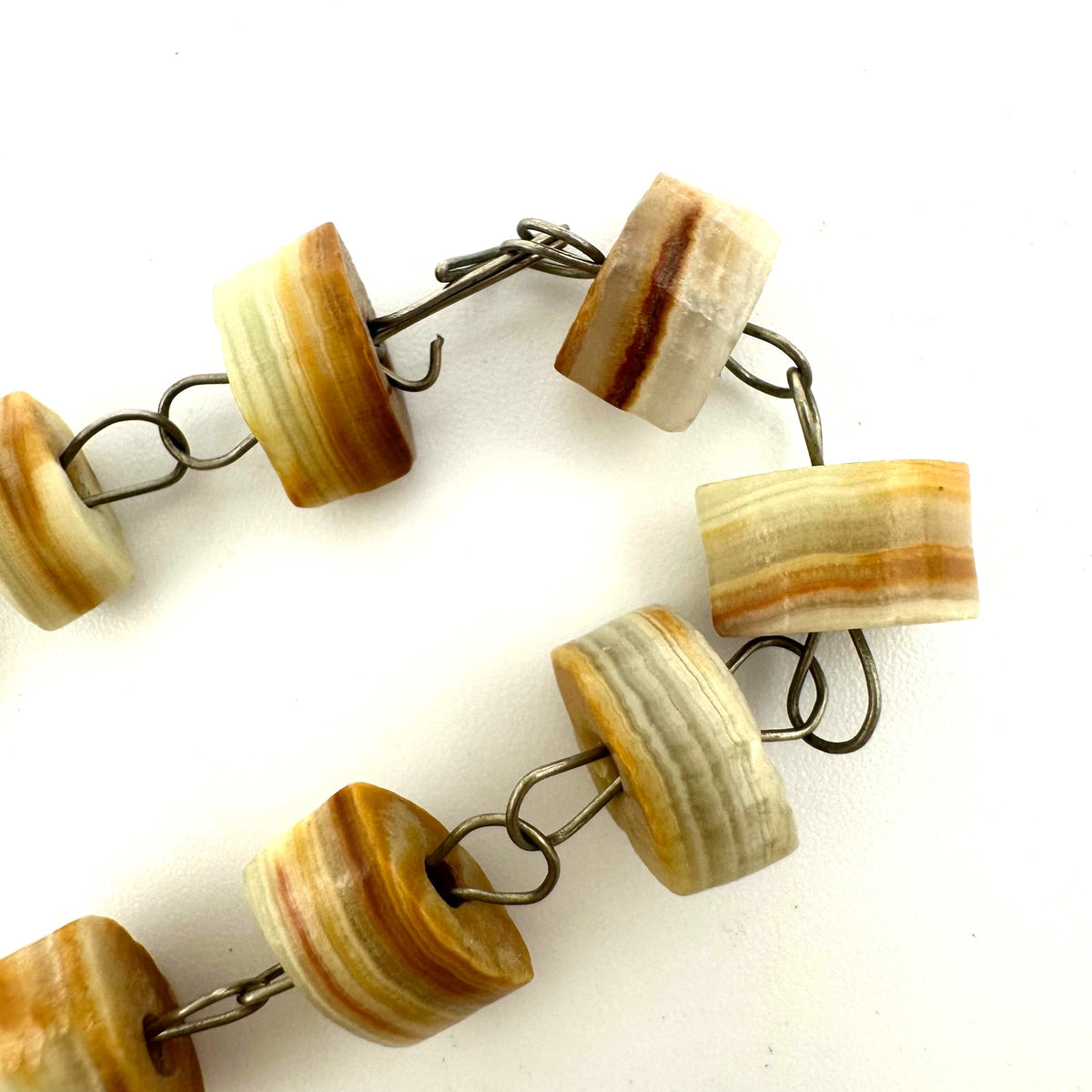 Vintage carved Mexican honey onyx agate arrowhead pendant beaded 30” necklace