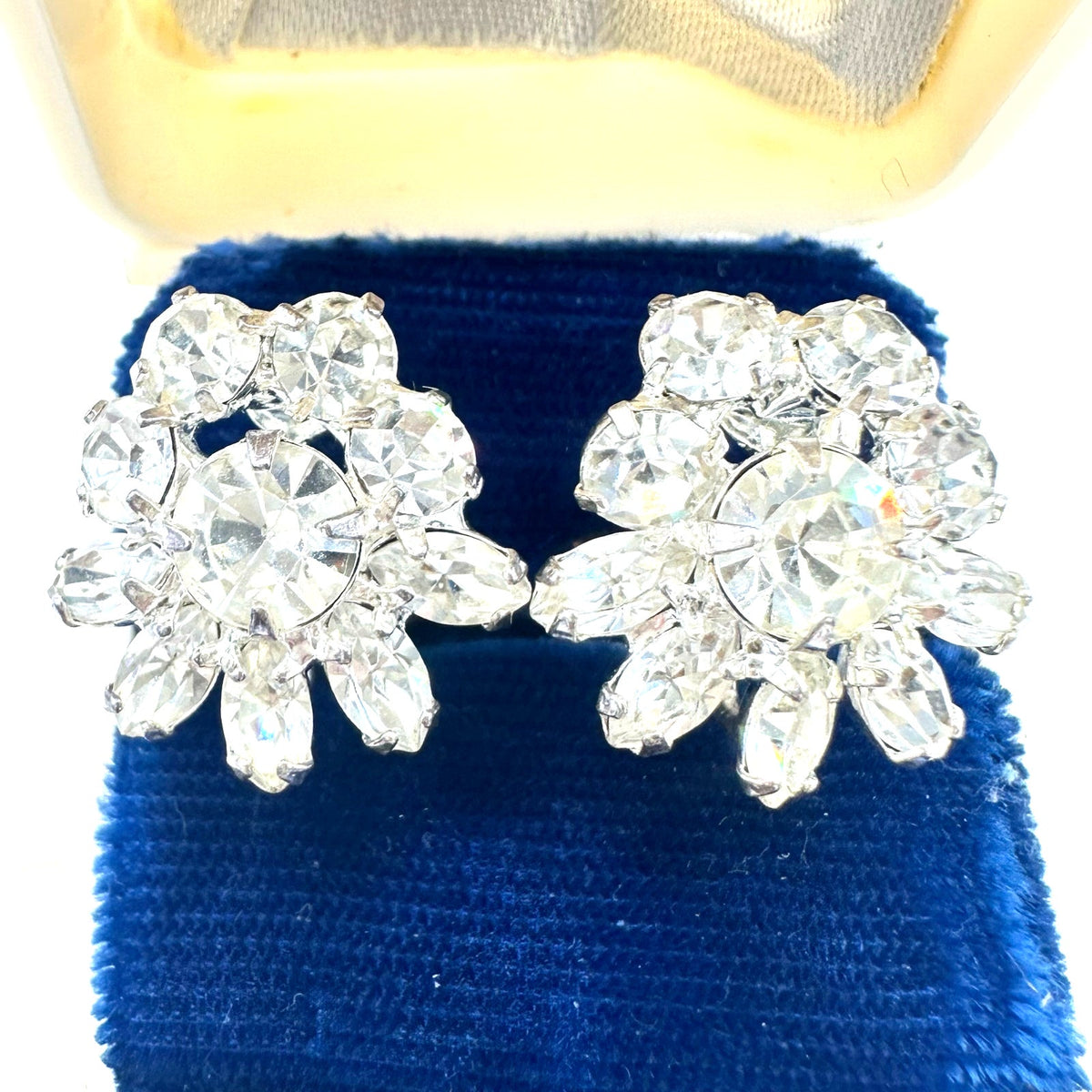 Vintage silver tone rhodium clear glass rhinestones cluster clip on earrings