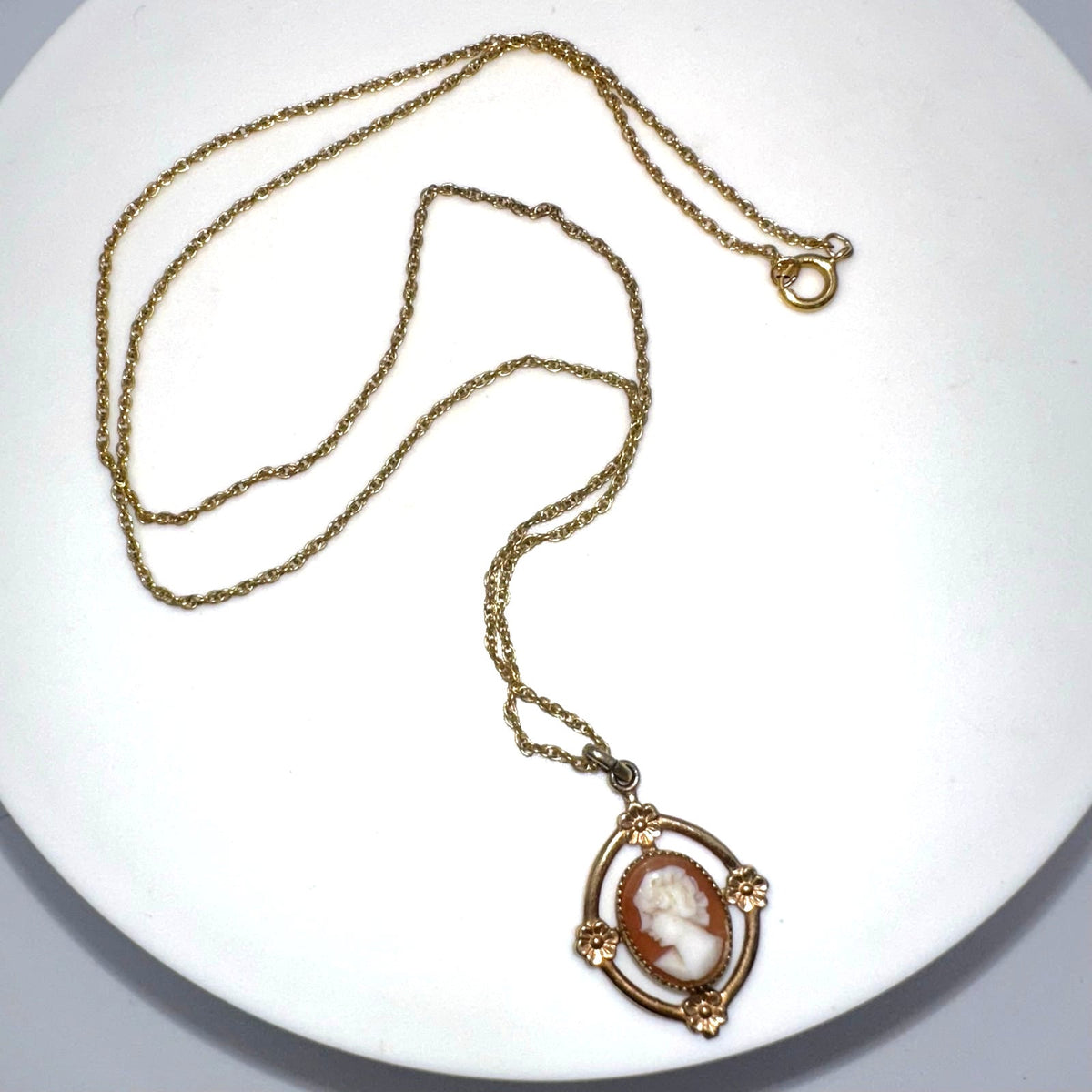 Vintage genuine carved shell left facing cameo 12kt gold filled 18” necklace