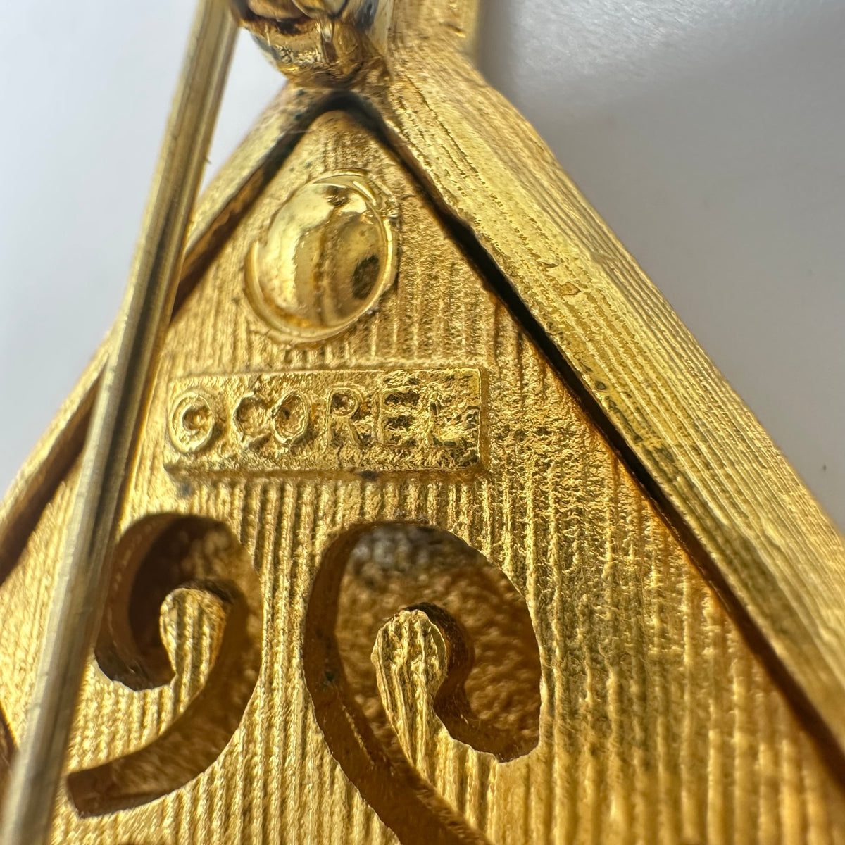 Corel vintage gold tone red white enamel lute guitar mandolin instrument brooch
