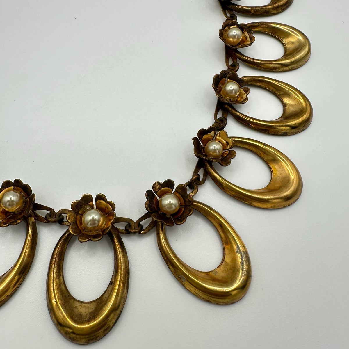 Antique vintage 1930s 1940s gold tone brass oval links faux pearls necklace