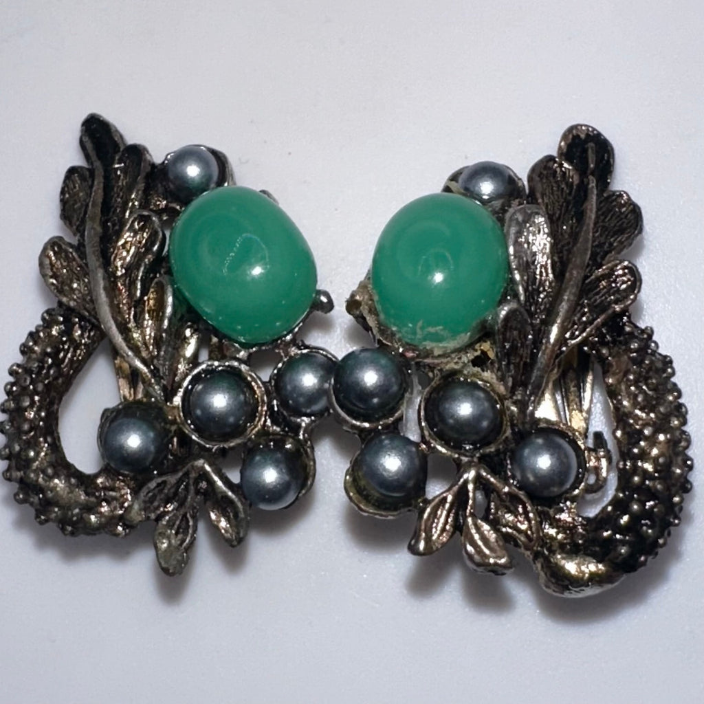 Japan vintage green art glass silver faux pearls beaded clip on earrings