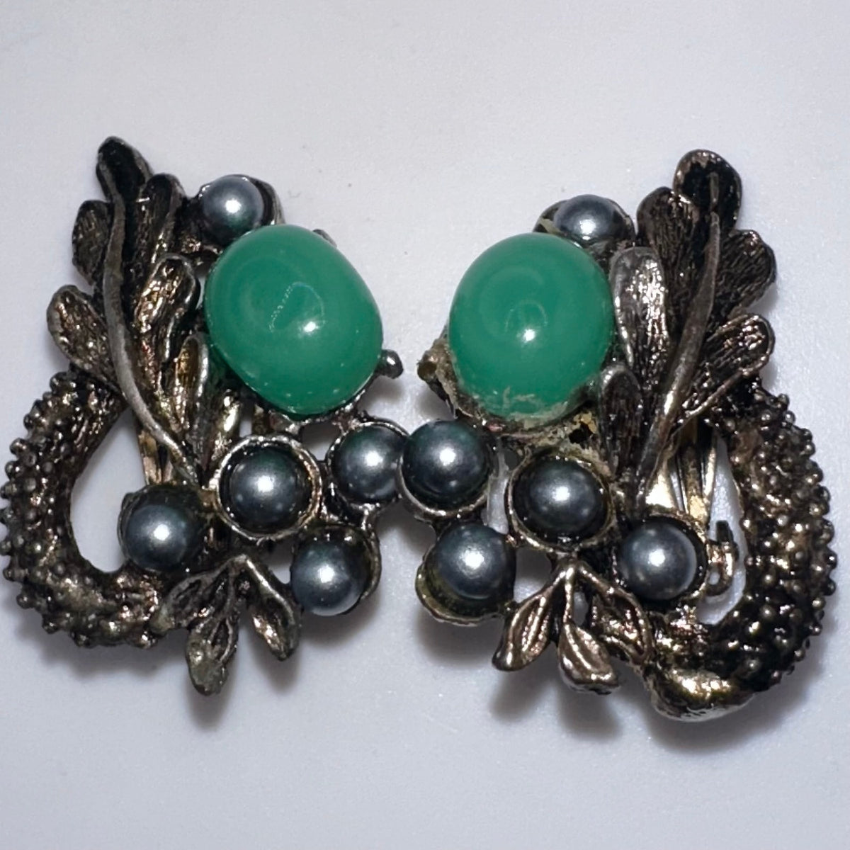 Japan vintage green art glass silver faux pearls beaded clip on earrings