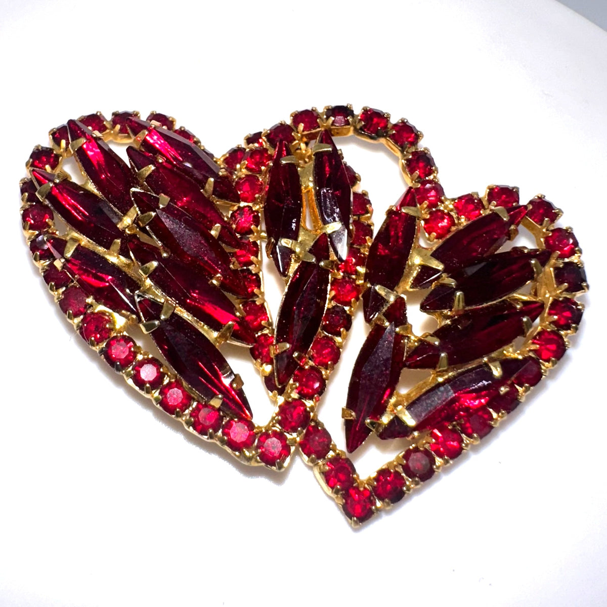 Vintage gold tone red faceted glass rhinestones double heart brooch