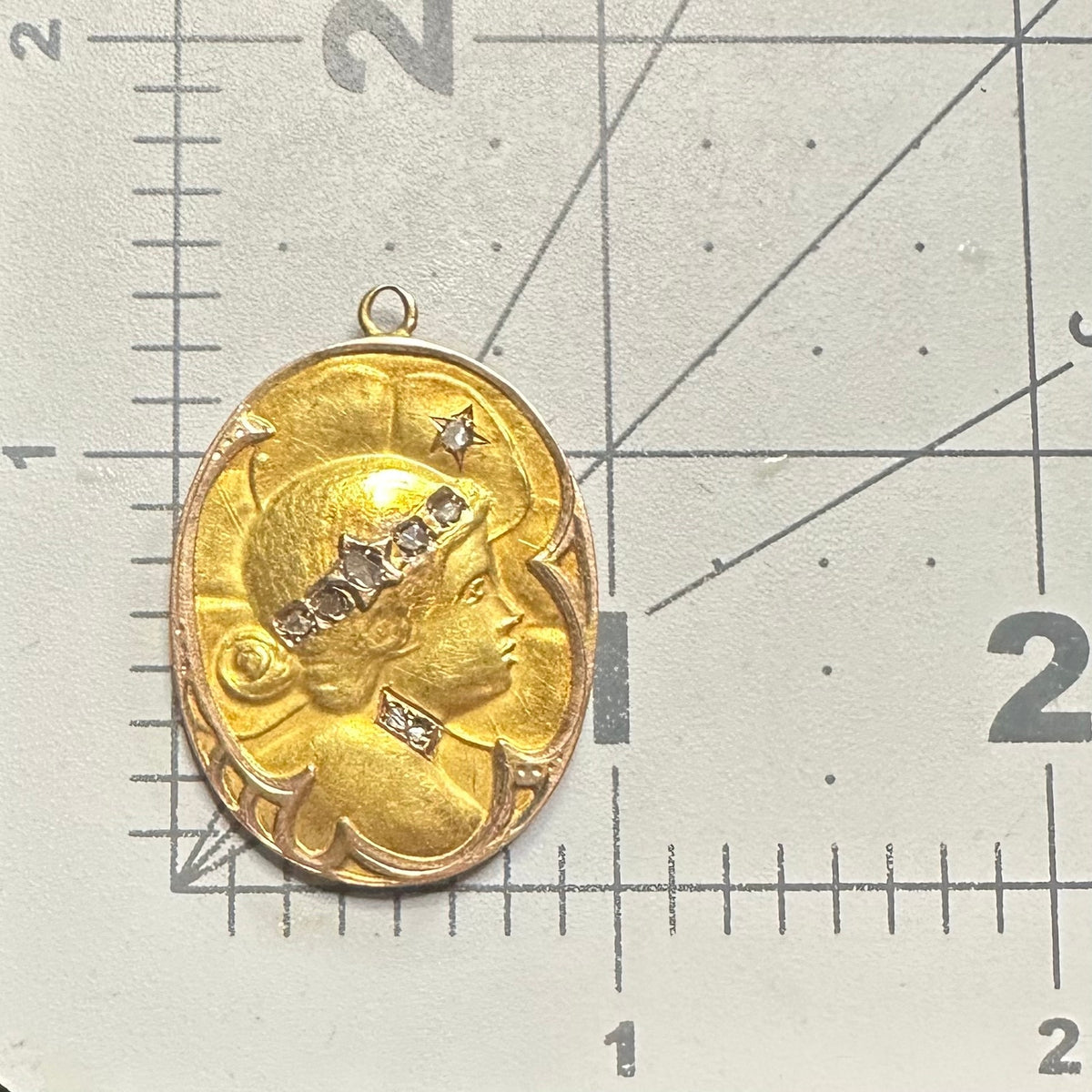 Antique Art Nouveau solid 18kt gold rose cut natural diamonds cameo pendant