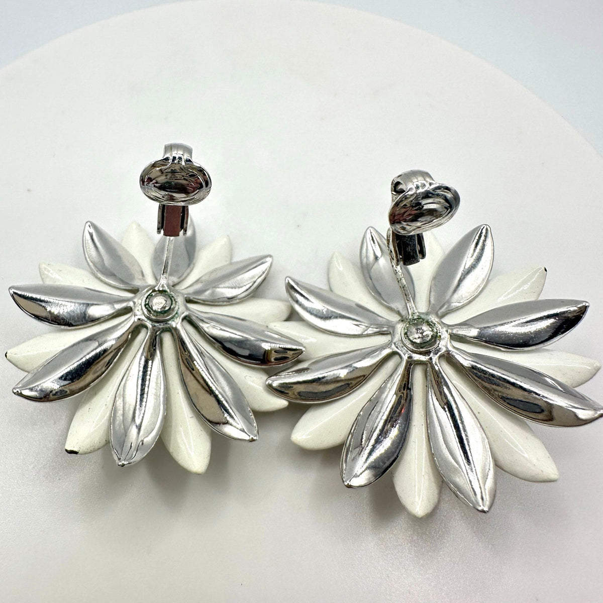 Sarah Coventry vintage silver tone white enamel flowers floral clip on earrings