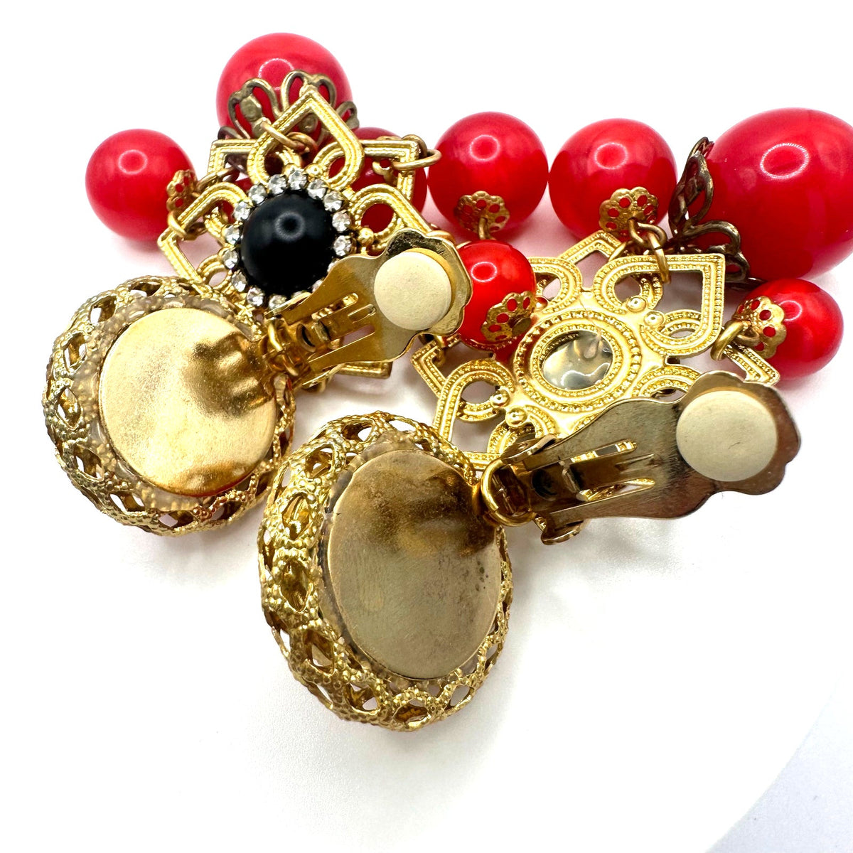 Vintage gold tone red moonglow lucite beaded dangle statement clip on earrings