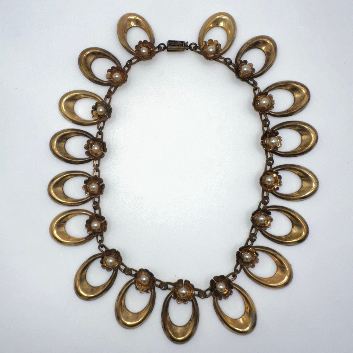 Antique vintage 1930s 1940s gold tone brass oval links faux pearls necklace