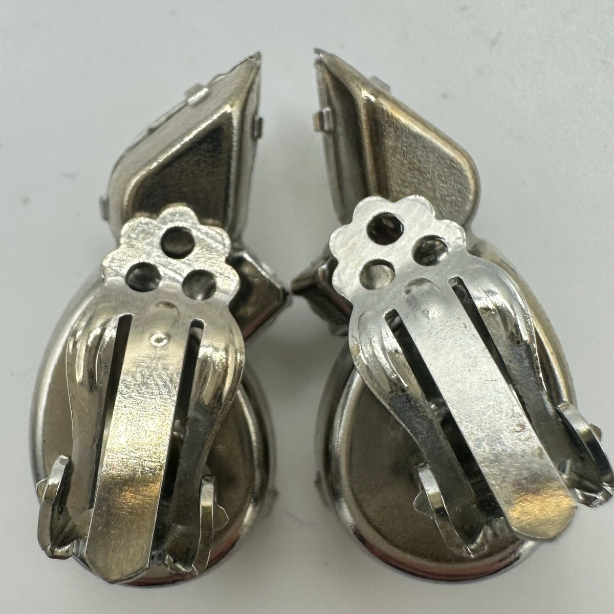 Vintage 1950s 1960s clear glass rhinestones silver tone clip on earrings