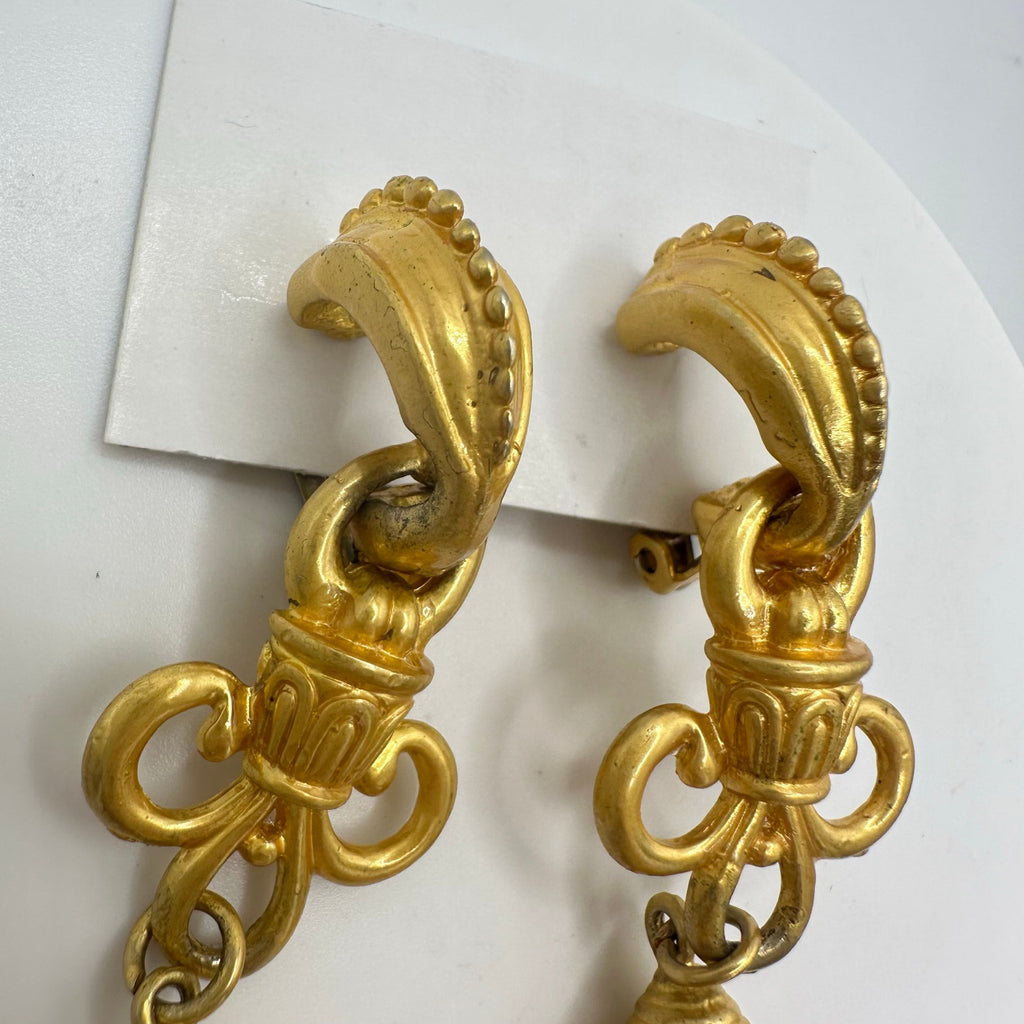 1990s vintage gold tone rope faux pearls dangle high end clip on earrings