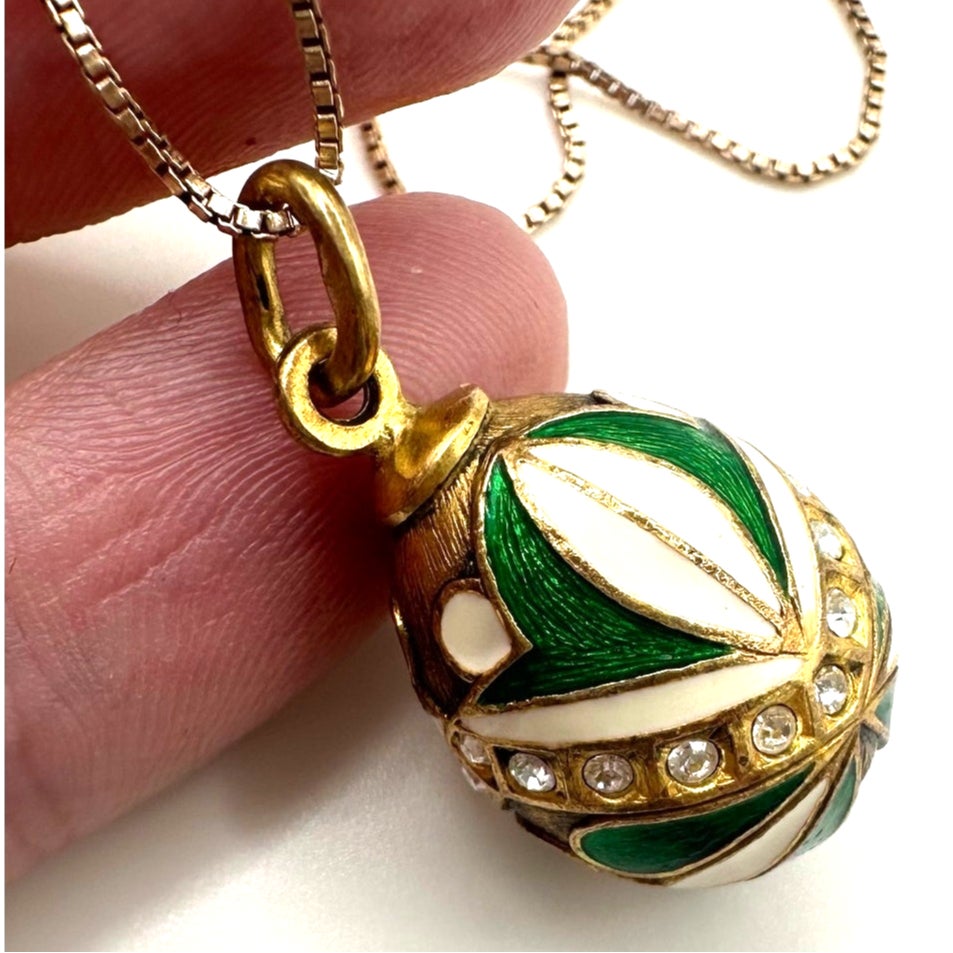 Vintage Russian Kokoshnik gilt sterling silver green enamel egg pendant necklace