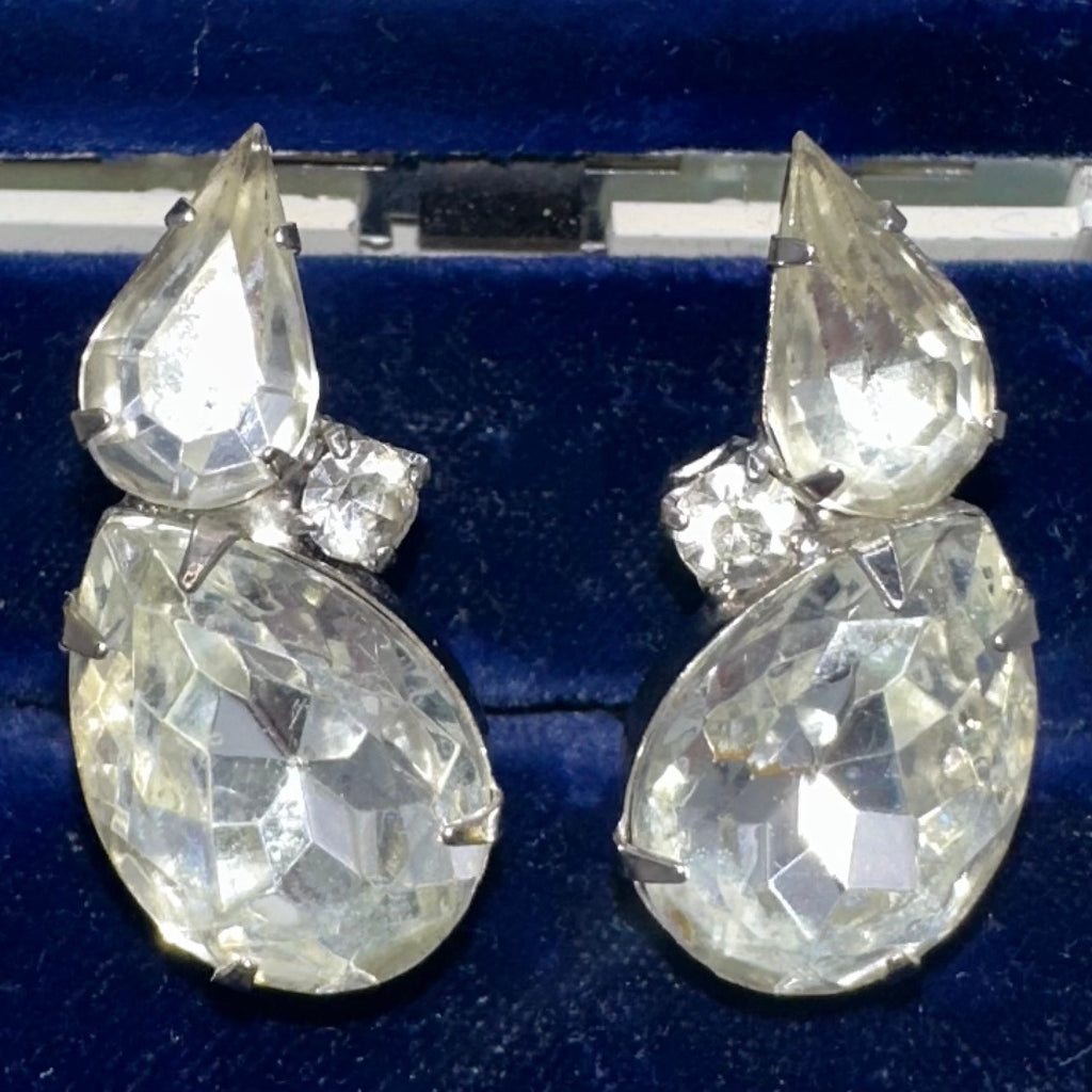 Vintage 1950s 1960s clear glass rhinestones silver tone clip on earrings