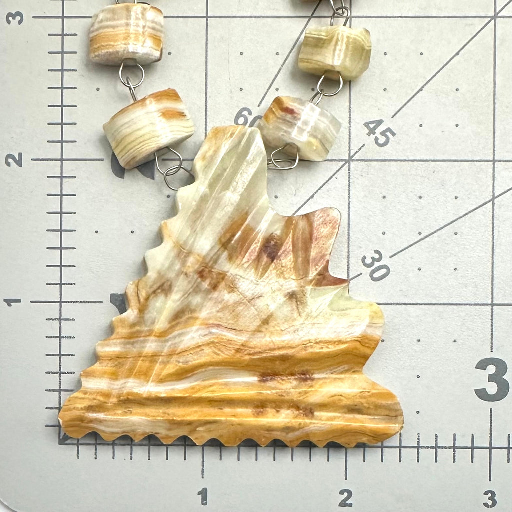 Vintage carved Mexican honey onyx agate arrowhead pendant beaded 30” necklace