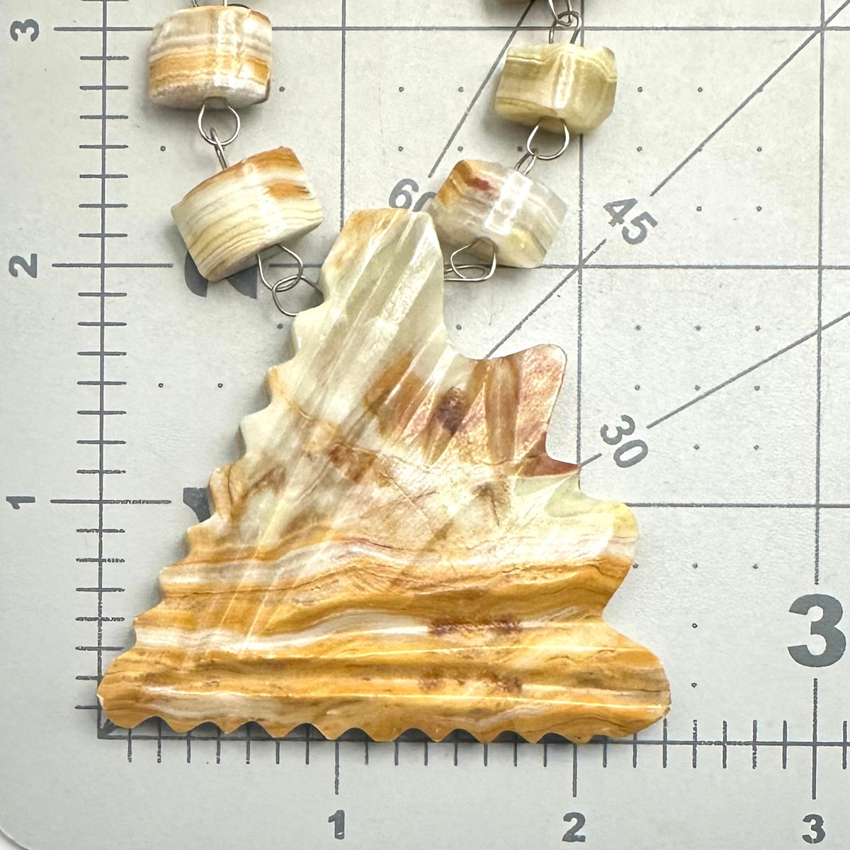 Vintage carved Mexican honey onyx agate arrowhead pendant beaded 30” necklace