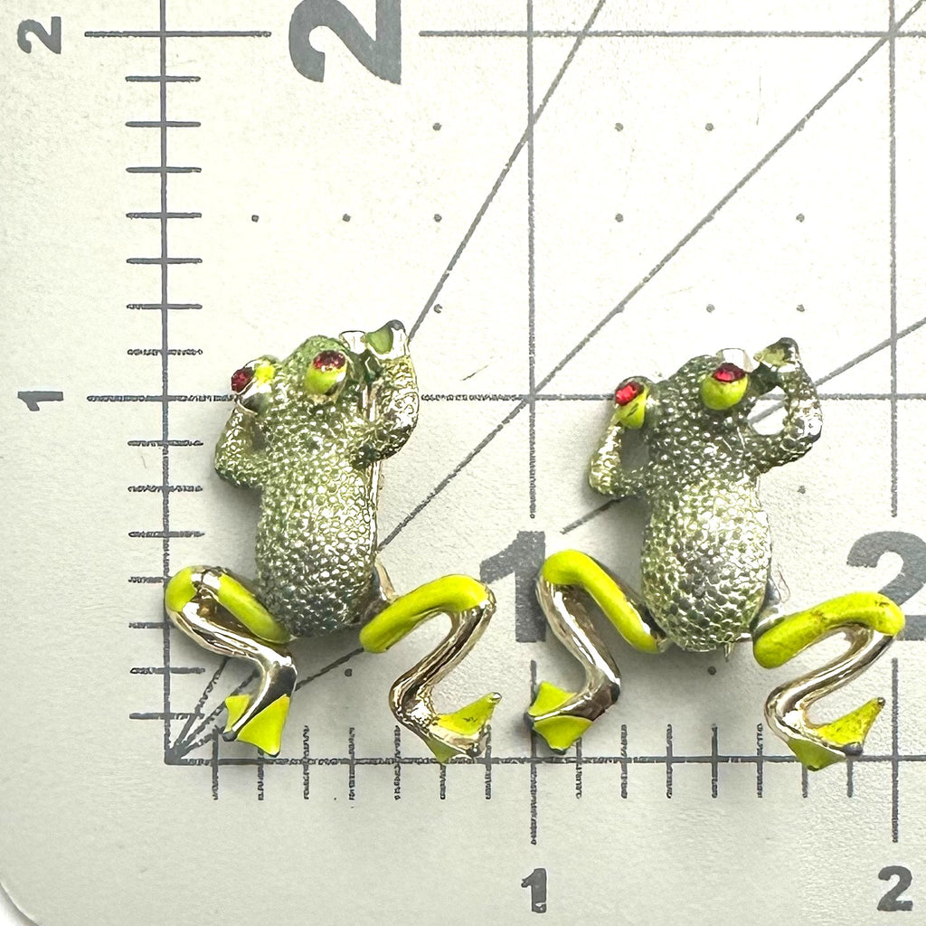 Vintage set 2 gold tone green enamel articulated frogs figural brooches