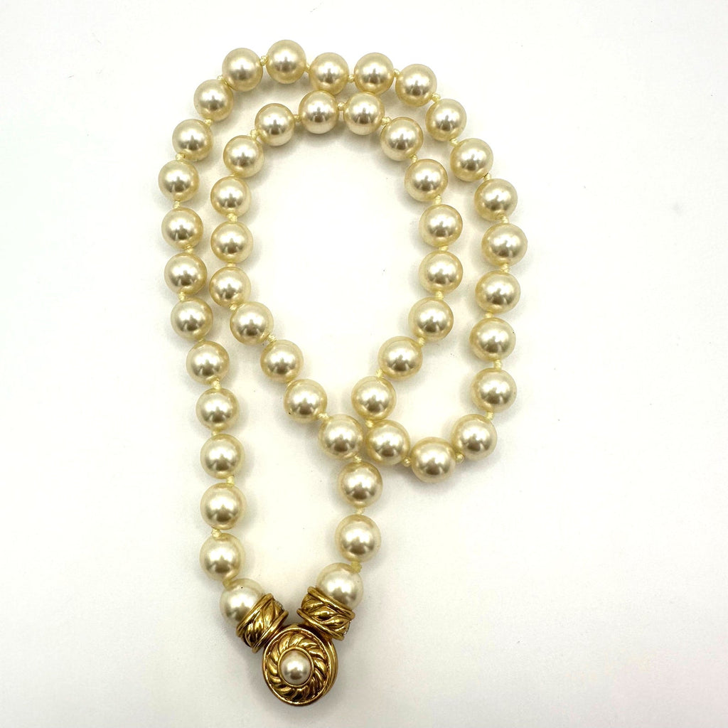 Nolan Miller gold tone white 8mm glass faux pearls rhinestones knotted necklace
